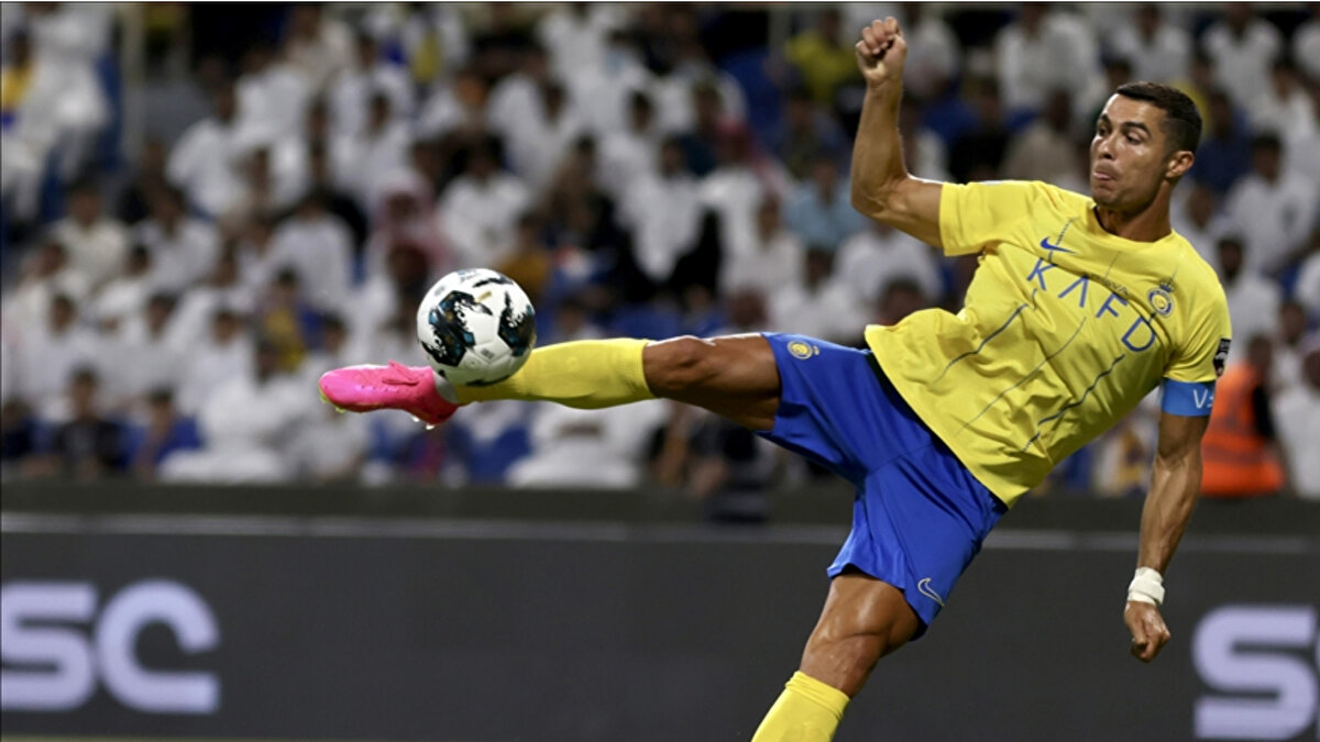 Bu son elenme, hem Al-Nassr'ın geleceğini hem de 40 yaşındaki yıldızın Haziran ayında bitecek sözleşmesini uzatıp uzatmayacağı yönündeki tartışmaları yeniden gündeme taşıdı.