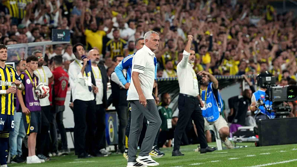 "BUNLARI BİLSEYDİM GELMEZDİM"<br><br>"Türkiye'ye gelmeden önce bu hikayeleri duydum ama açıkçası inanmadım. Ama buraya geldikten sonra, duyduklarımdan çok daha ciddiydi. Beni buraya getiren Fenerbahçelilerden şikayetçiyim. Gerçeğin yarısını söyleyip kalanını sakladılar. Her şeyi bilseydim gelmezdim."