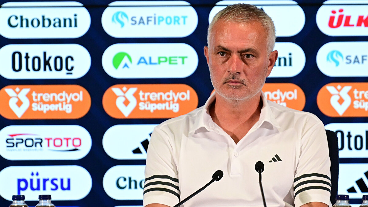 "BU LİGDE RAKİPLE DEĞİL SİSTEMLE MÜCADELE EDİYORUZ"<br><br>The Sun, Mourinho'nun geçtiğimiz sezonda Galatasaray maçından sonra  "Bu ligde sadece rakiplerle değil, bir sisteme karşı da mücadele ediyoruz." sözlerini haber yaptı. 