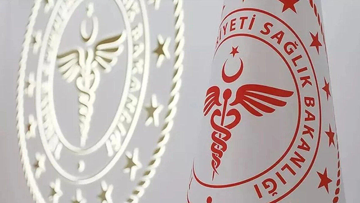 Taban Ücret Beklentisi: En Az 100 Bin TL<br><br>Görüşmelerin il bazlı yapılması nedeniyle bazı illerde tekliflerin 70 bin TL gibi düşük seviyelerde kalması üzerine, Sağlık Bakanlığı ve Ziraat Bankası’nın devreye girdiği belirtiliyor. Çalışanlar arasındaki adaletsizliği önlemek amacıyla, tüm iller için geçerli olacak bir taban promosyon ücreti üzerinde çalışma yapıldığı öğrenildi. Piyasada ve sağlık çalışanları arasında oluşan beklenti, bu taban tutarın en az 100 bin TL seviyesinde olması yönünde.