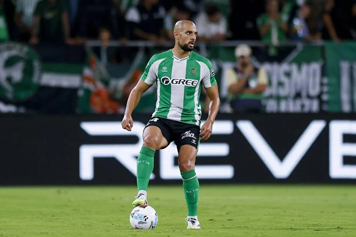 Amrabat'ın, Real Betis'e transferi için İspanyol ekibinin yıldızı Isco da aktif rol oynuyor.<br><br>