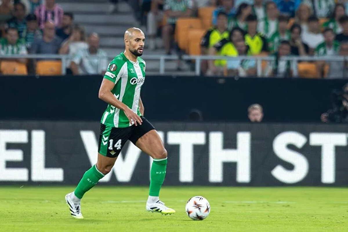 Real Betis'te 10 Ağustos'ta sakatlanan ve kasım ayıyla birlikte sahalara geri dönmeye hazırlanan Isco, orta sahada performansını beğendiği Amrabat ile birlikte forma giymek için sabırsızlanıyor.<br><br>