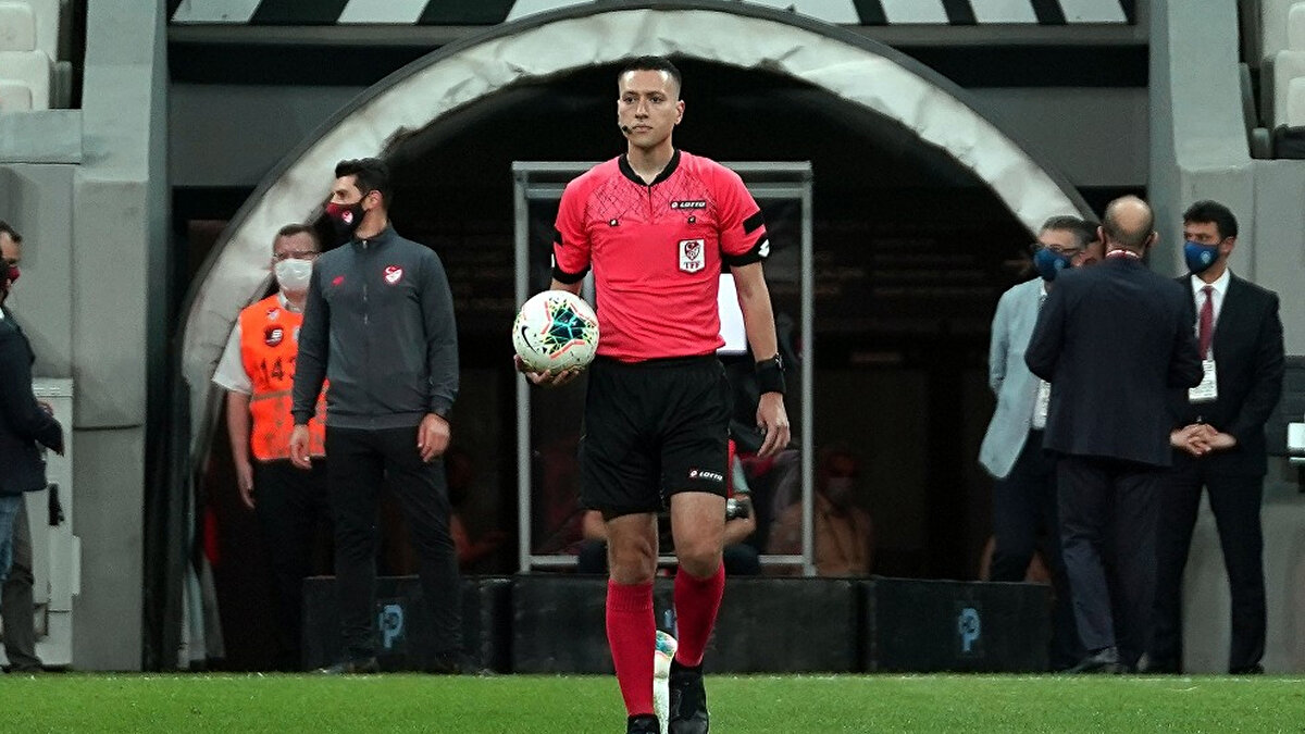 Zorbay Küçük, yakın çevresine bahis yapmadığını, ancak kendisine ait hesaptan 20’şer liradan 2 tane olmak üzere toplam 40 tl’lik Arjantin ligine bahis yapıldığını söylüyor. <br>Zorbay Küçük, yakın çevresine ayrıca bahis hesabına gönderilen parayı kimin gönderdiğini bilmediğini söylüyor. 