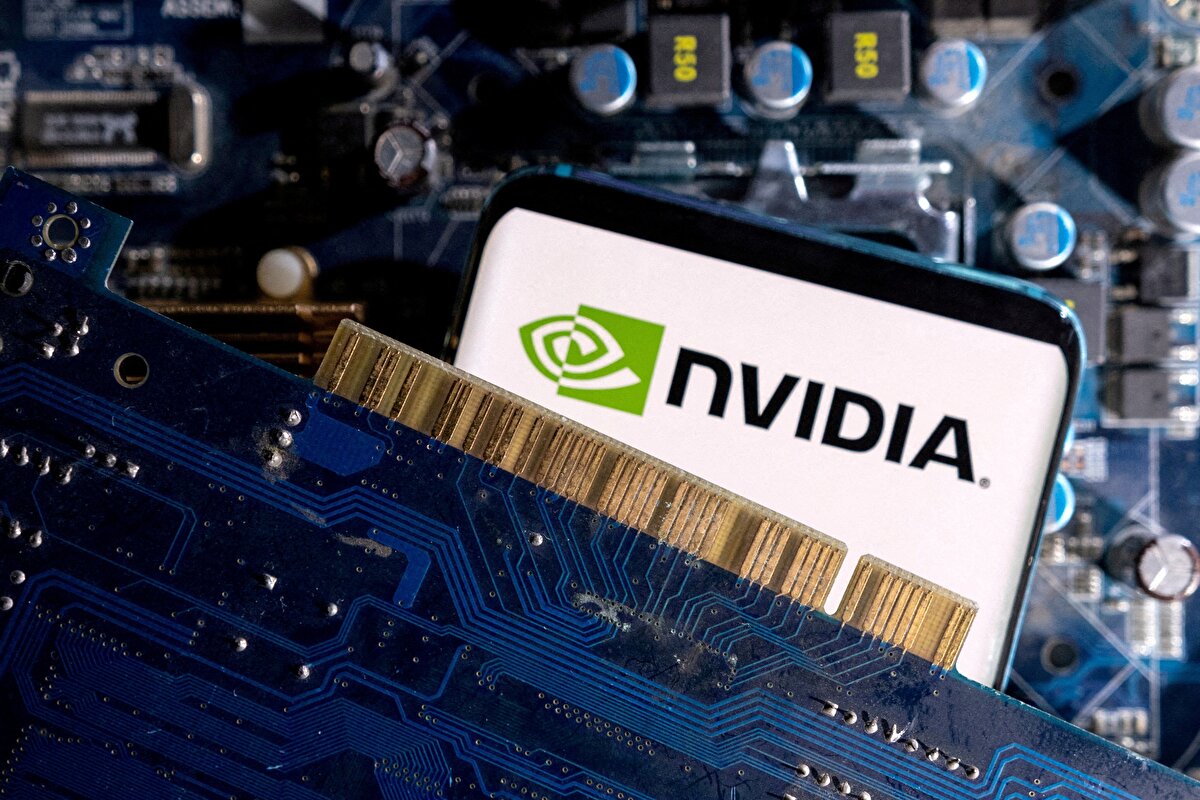 Uzmanlardan temkinli uyarı<br><br>Buna rağmen, son yıllardaki olağanüstü yükseliş bazı uzmanlarda temkinli bir yaklaşım benimsiyor. Nvidia hisseleri 2022 sonundan bu yana yüzde 1300’ün üzerinde değer kazandı.<br><br>Fort Pitt Capital Group’un yatırım direktörü Dan Eye, Nvidia’nın zamanla AMD ve Broadcom gibi rakiplerine pazar payı kaptırabileceğini düşünüyor: