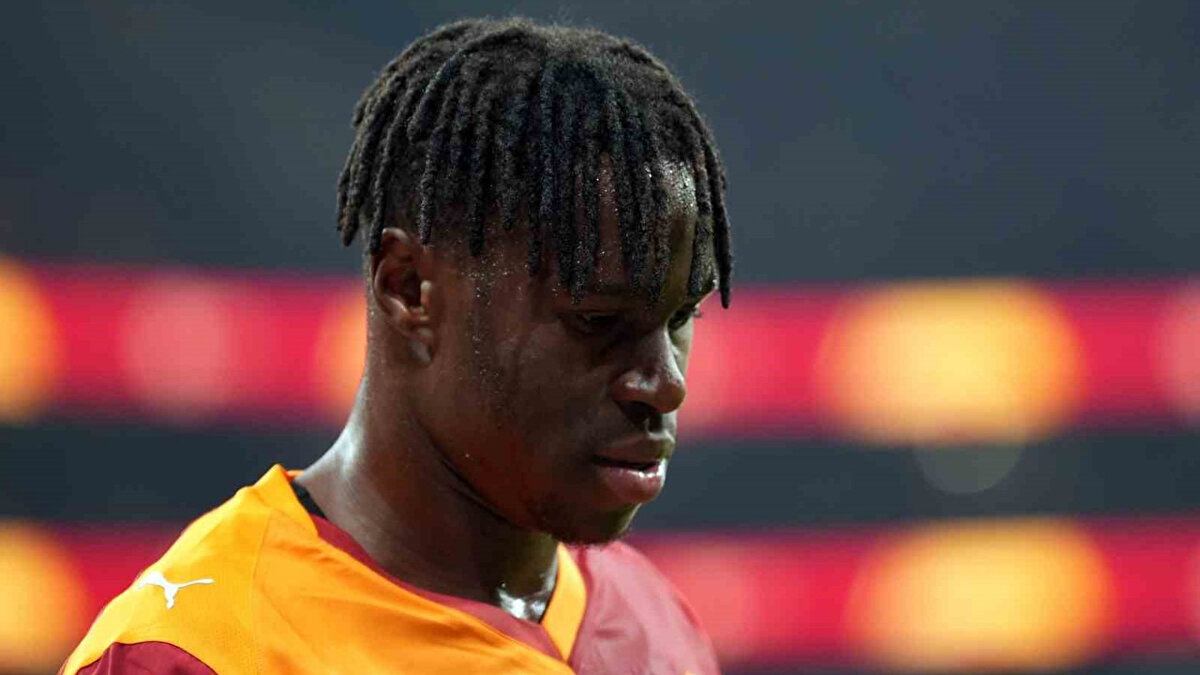 Takımla çalışmalara kısa süre içinde başlaması beklenen Fildişi Sahilli futbolcu ile ilgili son kararı Okan Buruk verecek.