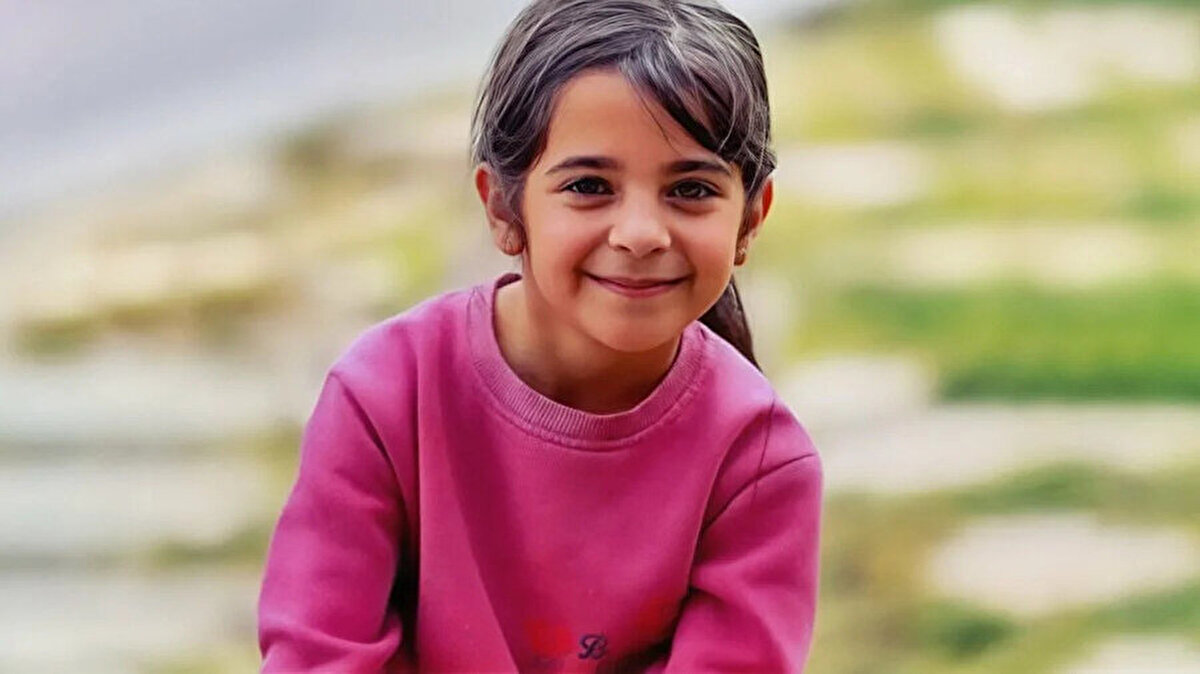 Diyarbakır’ın Tavşantepe Köyü’nde 19 gün boyunca aranan 8 yaşındaki Narin Güran’ın cansız bedeni bulunmuş, olayın ardından anne Yüksel Güran, amca Salim Güran ve ağabey Enes Güran ağırlaştırılmış müebbet hapse mahkûm edilmişti.