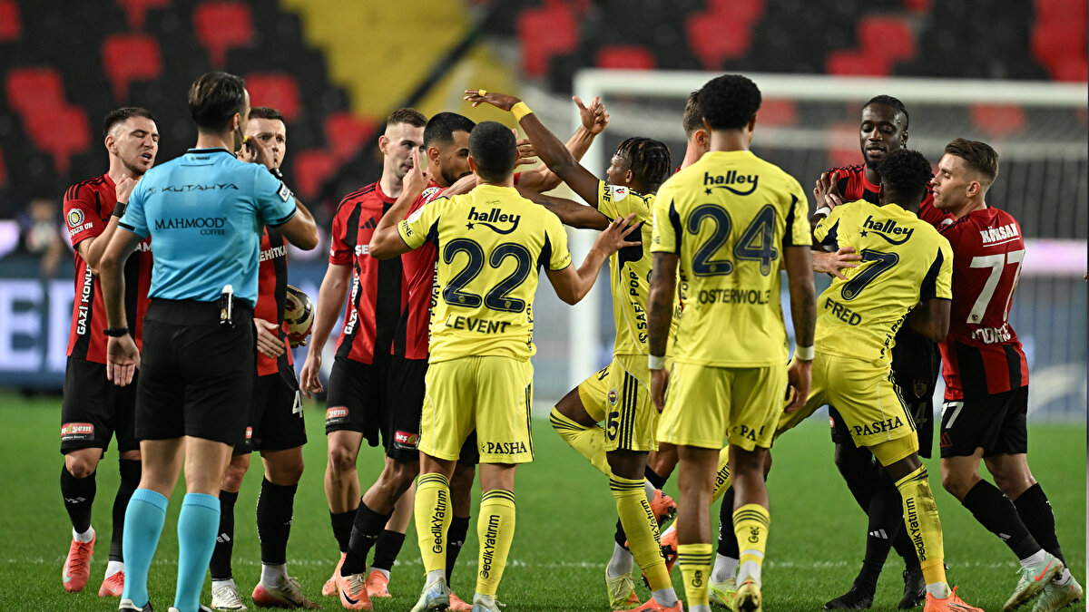 Fenerbahçe (Süper Lig 2025–2026)<br><br>Maçlar: 10<br>Sarı kart: 24<br>Sarı kart – rakipler: 30<br>Direkt kırmızı kartlar: 0<br>Kırmızı kartlar: 1<br>Kırmızı kart – rakipler: 6<br>Kazanılan maçlar: %60<br>Yapılan faul başına sarı kart oranı: %18<br>