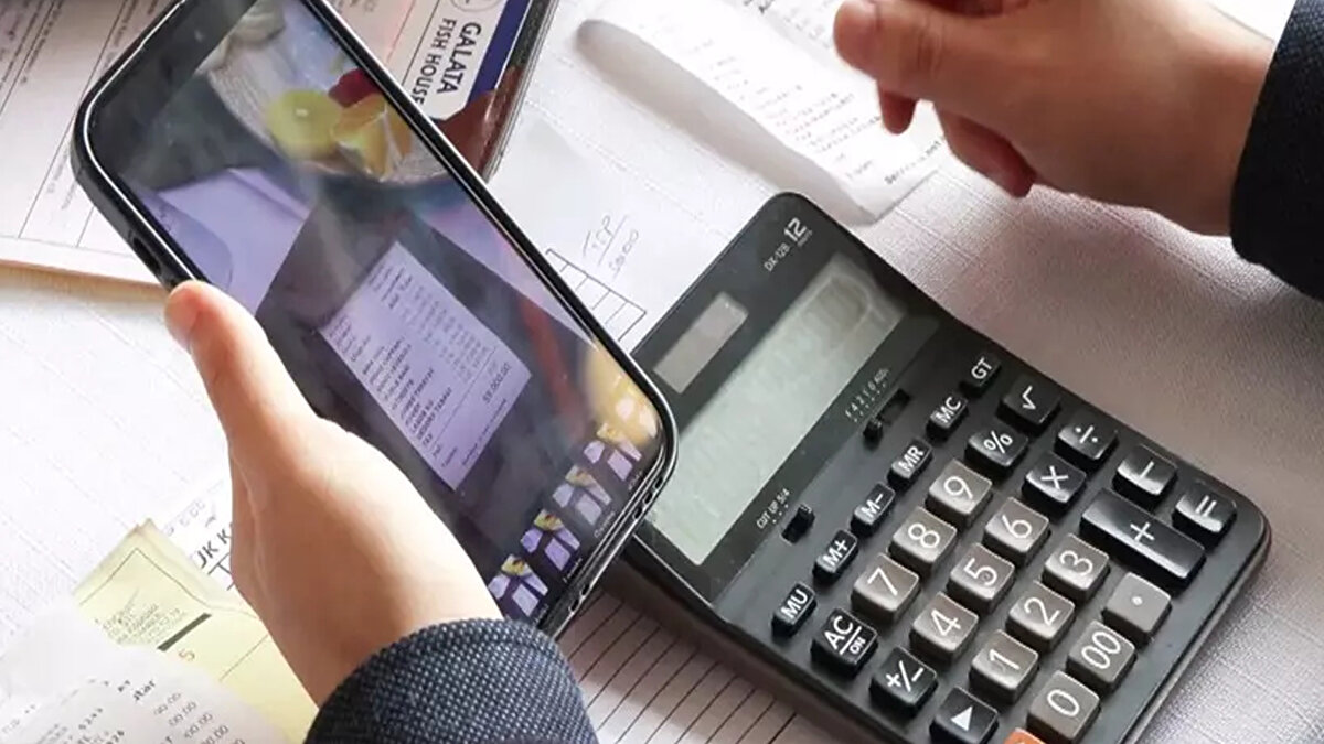 Almanya'dan İstanbul'a Fenerbahçe - Stuttgart maçını izlemeye gelen 4 turist, Beyoğlu'nda bindikleri taksinin şoförünün yönlendirmesiyle gittikleri bir restoranda 59 bin lira hesap ödedi.