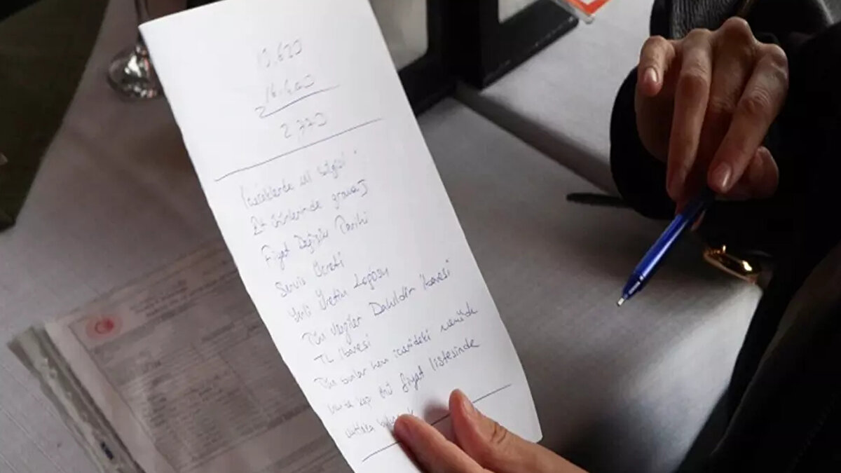 İşletme sahibi Mahsum Çakır, "İşletme yetkilisiyim. Sosyal medyada paylaşılan adisyonla ilgili kendimizce bir açıklık getirmek istiyoruz. 4-5 kişi restoranıma yemek yemeye geldi. Bizim menümüzde bütün fiyatlarımızda hepsinde tek tek adisyonlarımızı da kontrol ettiğimizde hepsinde fiyat yazıyor. Sabah denetimden gelen arkadaşlara da belirttiğim gibi fiyatlarda herhangi bir sorun yok. Bir sıkıntı yok. Bu tamamıyla sadece sosyal medyada yüksek bir fiyat algısı yapılmasıdır.