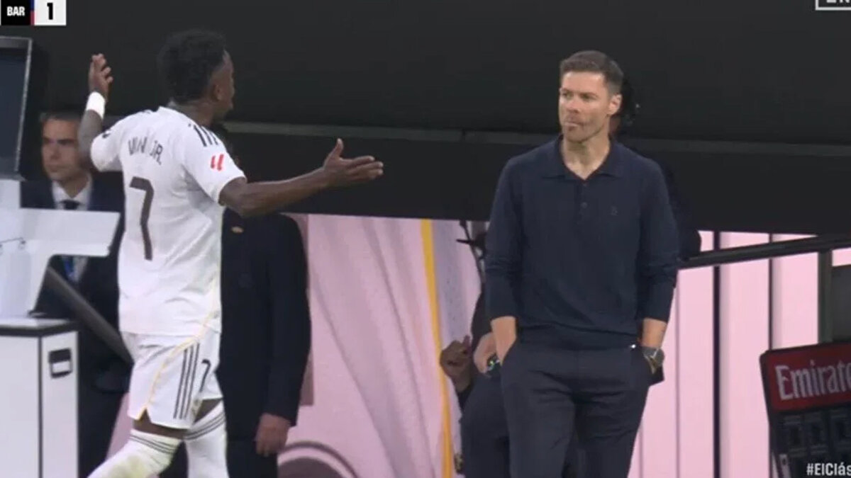 R. MADRİD YÖNETİMİNİN KARARI NET<br><br>Real yönetimi, yaşanan gerilimden sonra oyuncuya herhangi bir ceza vermeyecek. Ancak alınacak her kararda Xabi Alonso’ya destek verileceği de vurgulandı.