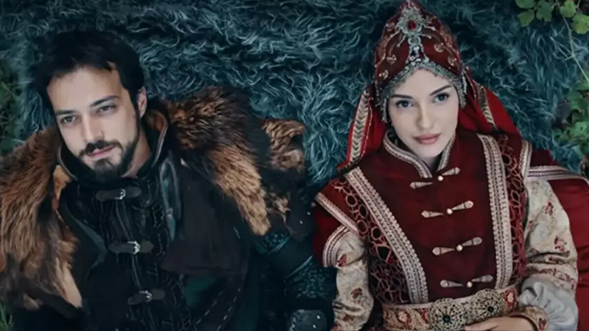 Yapımcılığı ve senaryosu Mehmet Bozdağ'a ait "Kuruluş Orhan" dizisi bugün saat 20.00'de ATV'de izleyiciyle buluşacak.<br><br>Yönetmen koltuğunda Bülent İşbilen'in oturduğu dizinin oyuncuları ve ekibi, diziye ilişkin açıklamalarda bulundu.<br><br>Mehmet Bozdağ, felsefelerinin her zaman yenilenmek ve yeniden doğabilmek olduğunu belirterek, "Kuruluş Orhan" dizisiyle bunu başarmaya çalışacaklarını söyledi.  