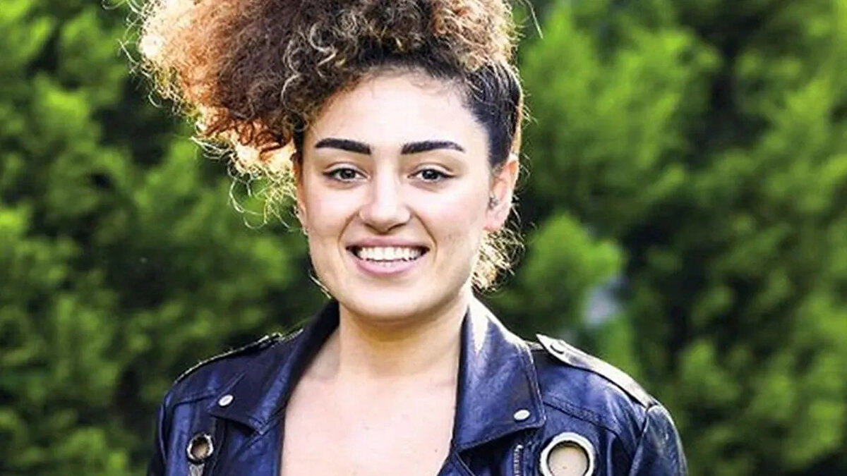 Üniversite eğitimini İTÜ Türk Musikisi Devlet Konservatuarı‘nda tamamlayan Çıtak, 2011 yılında kendini geliştirmek amacıyla Amerika Birleşik Devletleri'ne gitmiştir. Burada yaklaşık 1 sene boyunca dil ve müzik eğitimi almış, Berklee College Of Music öğrencileriyle birlikte konserler vermiştir.