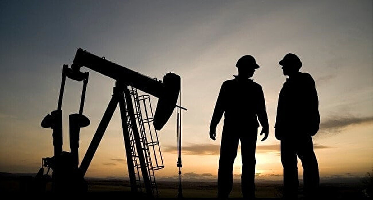 9. Petrol Mühendisi Enerji dönüşümüne rağmen hâlâ yüksek kazançlı olan bu alanda ortalama maaş 137.000 dolar, tecrübeli mühendislerde 200.000 doların üstünde.