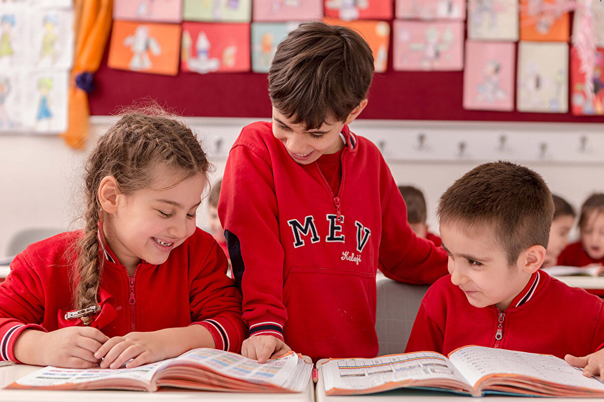 Aynı şekilde, kamu kurumları, bankalar ve diğer resmî daireler de 29 Ekim'deki tam günlük tatilin ardından 30 Ekim Perşembe günü normal çalışma düzenine geri dönmüştür.<br>