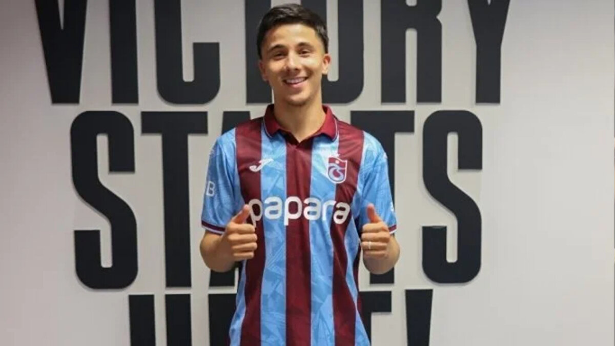 'DÜNYADA HİÇ SAVAŞ OLMASIN'<br><br>Sihirli değneği olsa “Dünyada hiç savaş olmasın” diyen Faslı futbolcu, yaşam felsefesini ise tek “Benjamin Bouchouari” olarak özetledi.