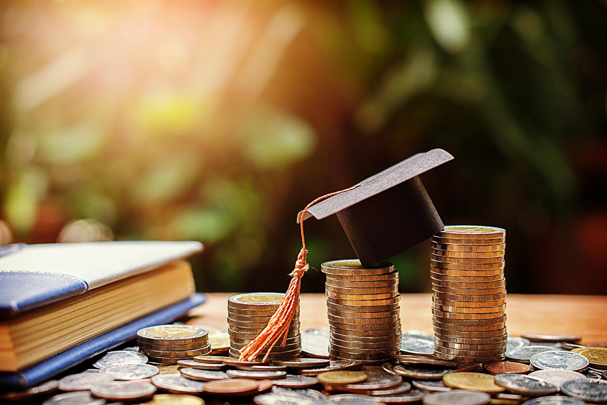 Öğrencilerin aile gelir durumu, akademik başarı düzeyi, sosyal ihtiyaçları ve İstanbul'da ikamet edip etmedikleri gibi temel kriterler dikkate alınarak titiz bir değerlendirme süreci yürütülüyor.