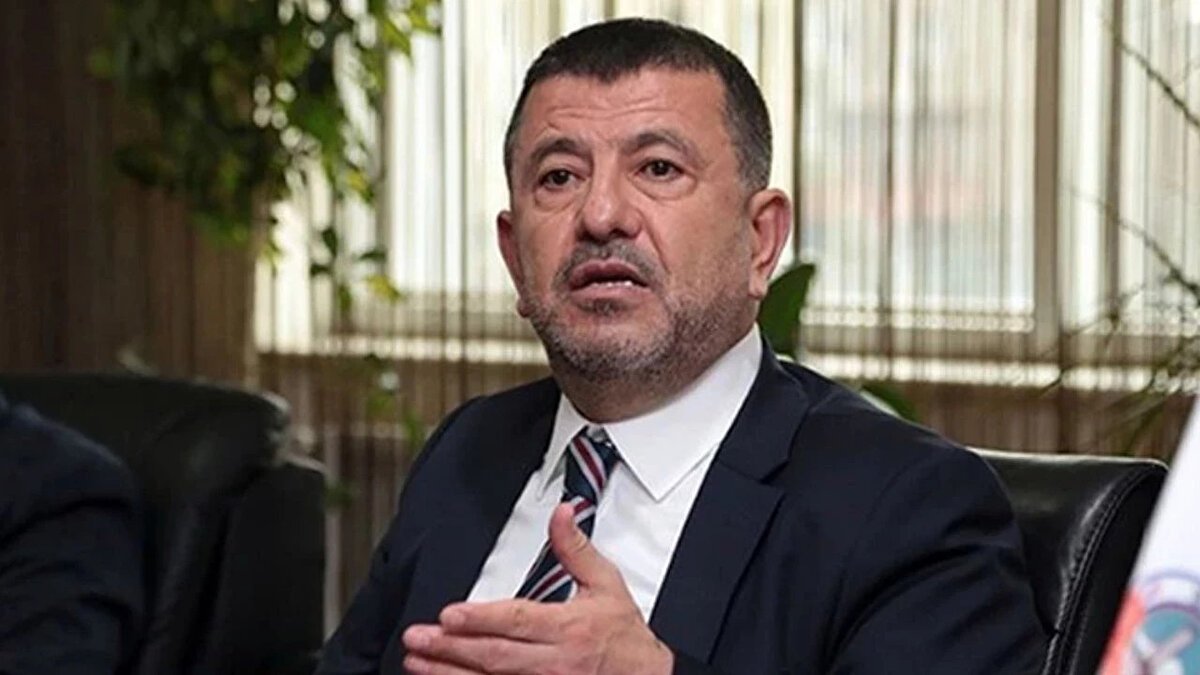 Veli Ağbaba Nereli?<br><br>Veli Ağbaba, Malatya iline bağlı Yazıhan ilçesinin Karaca köyünde dünyaya gelmiştir. Memleketi Malatya'dır.