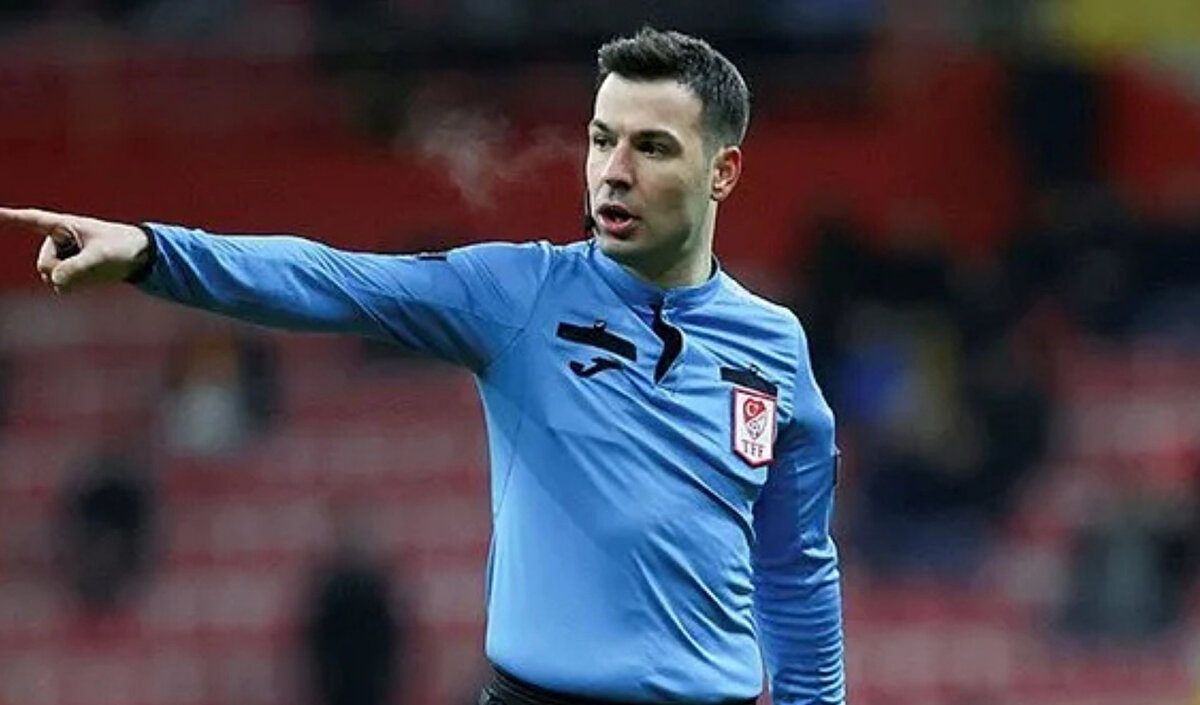 CİHAN AYDIN KİMDİR?<br>Cihan Aydın, 30 Ağustos 1992 yılında Bursa’da dünyaya geldi.<br><br>Süper Lig'deki ilk maçını 2022 yılında yöneten Cihan Aydın, toplam 192 mücadelede düdük çaldı.<br>