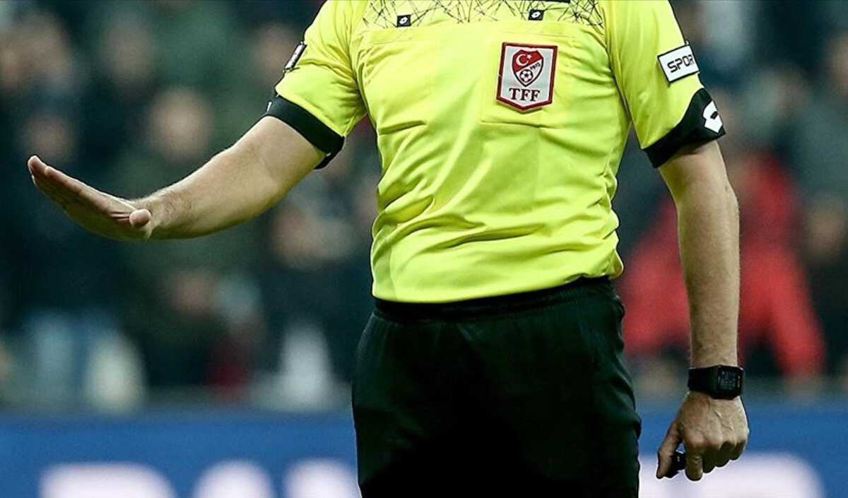 Ali Yılmaz'ın İstatistikleri<br>Ali Yılmaz, kariyerinde sadece 1 Fenerbahçe maçında düdük çaldı. Antalyaspor ile mücadele eden ve Fenerbahçe'nin galibiyeti ile sonuçlanan bu maçta Fenerbahçe 4, rakibi ise 6 sarı kart gördü ve karşılaşmada kırmızı kart çıkmadı.