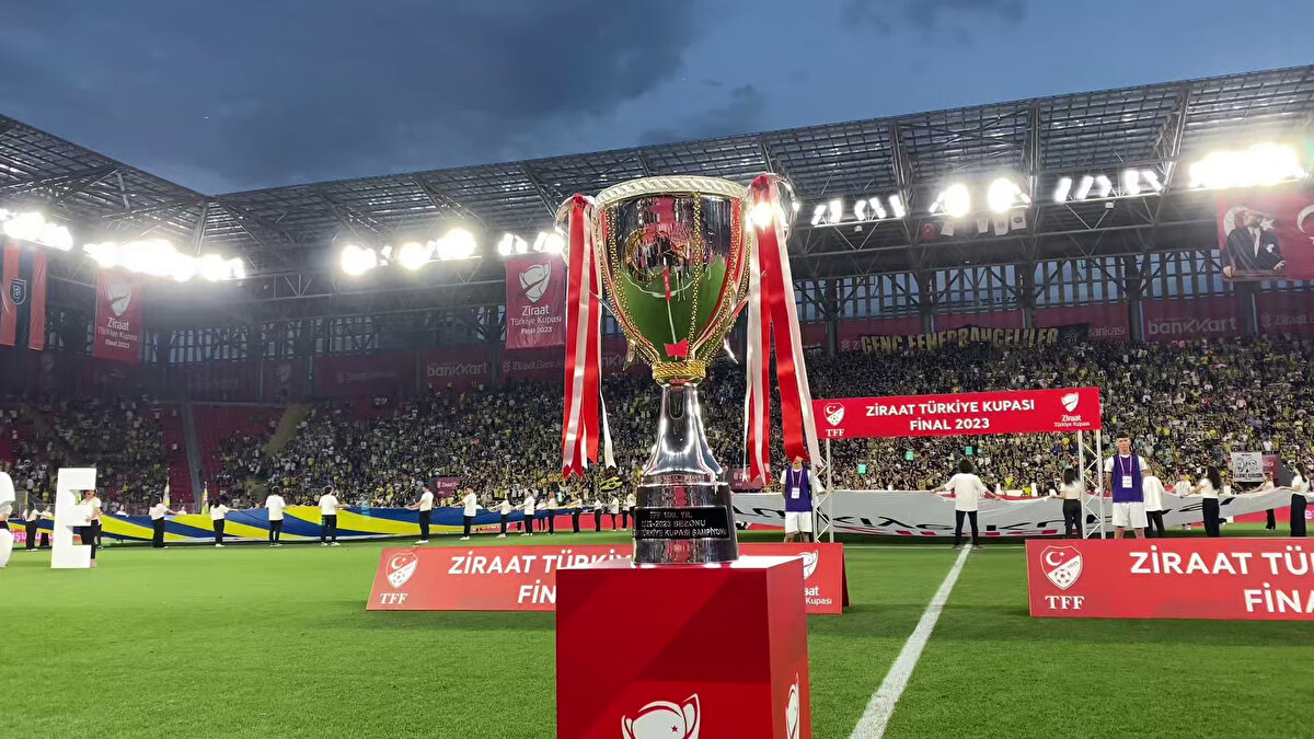 Teknik direktör Burak Yılmaz yönetiminde sahaya çıkacak Gaziantep ekibi, taraftarının desteğiyle tur atlayarak özgüvenini yeniden kazanmayı hedefliyor. Konuk ekip Karabük İdmanyurdu Spor ise güçlü rakibi karşısında sürpriz bir sonuç peşinde olacak.