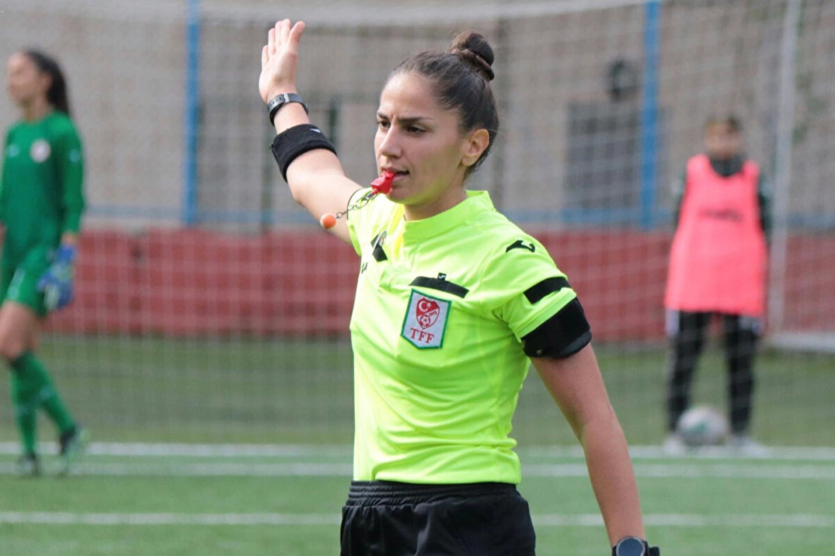 Türkiye Futbol Federasyonu’nun atamasına göre, maçta Asen Albayrak düdük çalacak. Albayrak’ın yardımcılıklarını Seyfettin Ünal ve Esra Arıkboğa yaparken, Hatice Aydın ise dördüncü hakem olarak görev alacak.