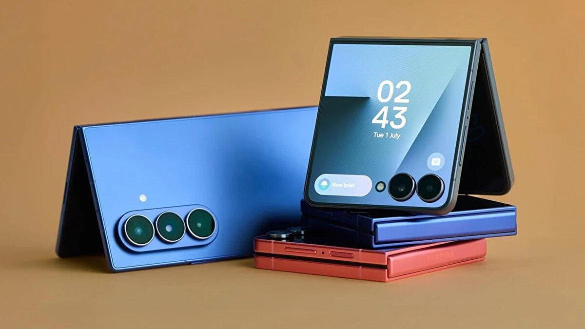 Galaxy Z serisi<br>Modeller: Z Fold 6, Z Flip 6; Z Fold SE; Z Fold 5, Z Flip 5; Z Fold 4, Z Flip 4.<br>Katlanabilirlerde çoklu görev ve esnek pencere iyileştirildi. Kapak ekranı widget’ları ve animasyonlar daha akıcı. Eski nesiller de performans odaklı düzeltmeleri alıyor.