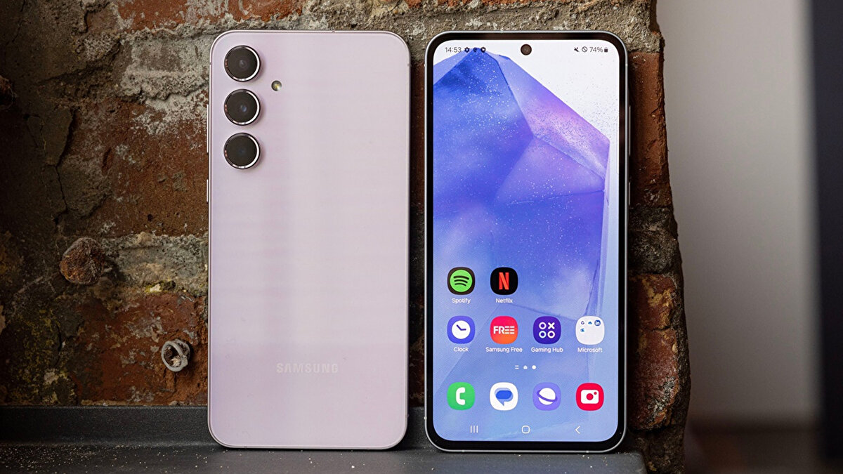 Galaxy A serisi<br>Modeller: A73; A56, A55, A54, A53; A36, A35, A34, A33; A26, A25; A17, A16, A15; A06.<br>Orta segmentte akıcılık ve kamera kararlılığı öne çıkıyor. Güvenlik yaması seviyesi güncellendi. One UI 8 ile kilit ekranı seçenekleri ve hızlı ayarlar sadeleşti.