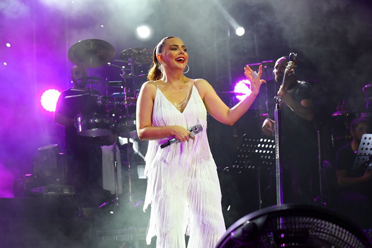 Ebru Gündeş, sadece Antalya’daki tek konserinden 10 milyon TL alacak.