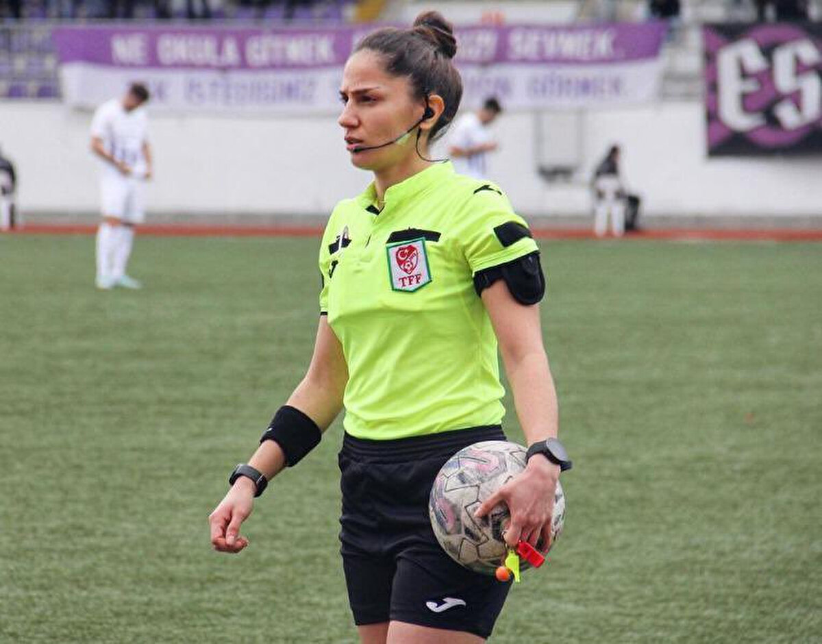 Albayrak, şimdiye kadar 4 Türkiye 2. Lig, 2 Türkiye 3. Lig ve 2 Türkiye Kupası maçında orta hakem olarak görev aldı.