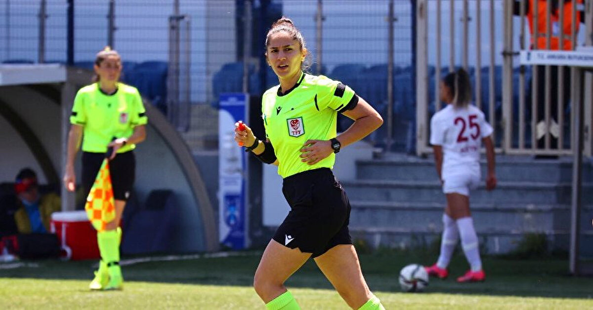 Genç yaşına rağmen dikkat çeken performanslar sergileyen Albayrak, daha önce  Dünya Kadınlar Günü vesilesiyle düzenlenen Vodafone Kupası’nda, Beşiktaş Kadın Futbol Takımı ile Atletico Madrid Kadın Futbol Takımı arasında oynanan karşılaşmada da düdük çalmıştı.