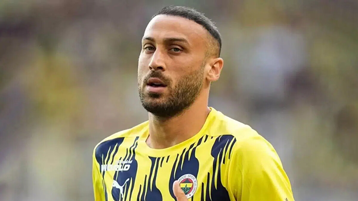 Fenerbahçe'de İrfan Can Kahveci ile birlikte kadro dışı kalan Cenk Tosun, takımdan ayrılıyor.