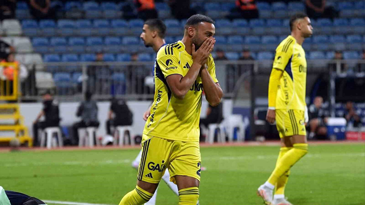 Sezon sonunda sözleşmesi sona erecek olan Cenk Tosun, bu sezon ligde 5 maçta sadece 60 dakika forma giyebildi ve 1 asist yaptı.