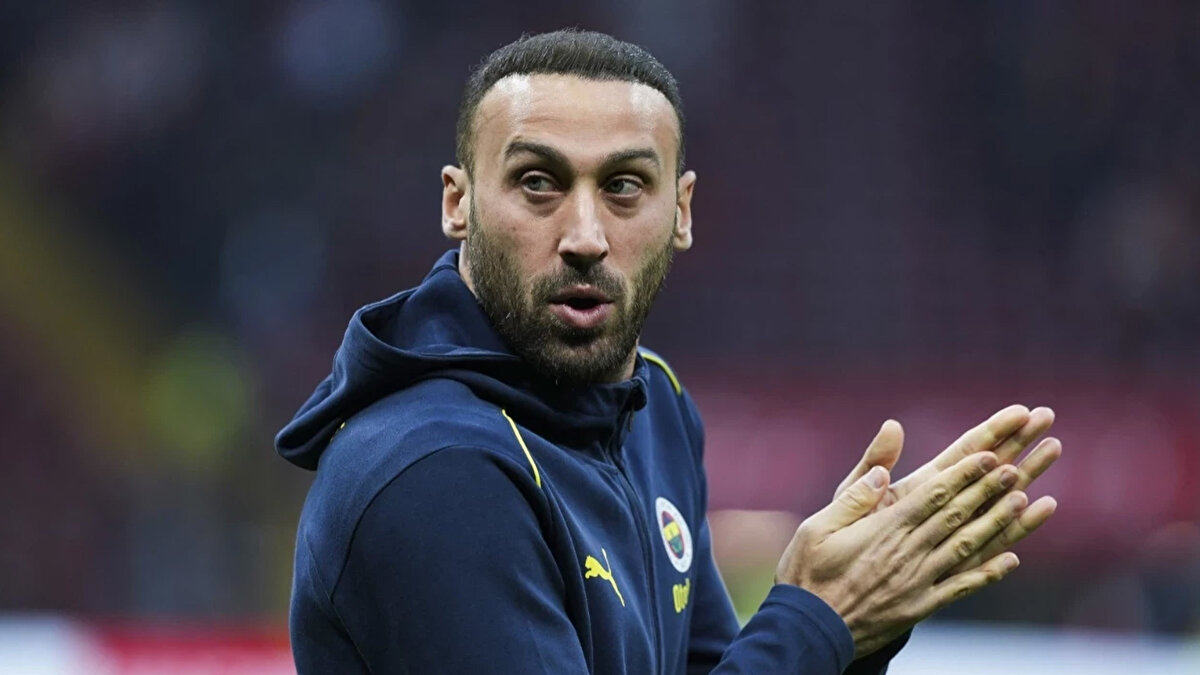 Cenk’in Ocak ayında takımdan ayrılması ve gelecek olan teklifleri değerlendirerek yeni takımına imza atması bekleniyor. <br>