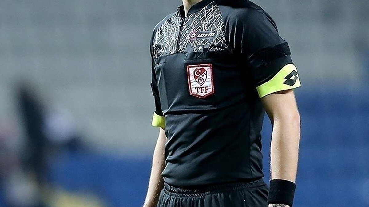 "Üst klasmandaki 7 hakemden biri, yöneteceği alt lig maçında kırmızı kart çıkar diye bahis oynuyor. Yatırdığı paranın 10 katını kazanıyor. Yaklaşık 470-480 bin lira basıyor ve 5 milyon liraya yakın para alıyor."