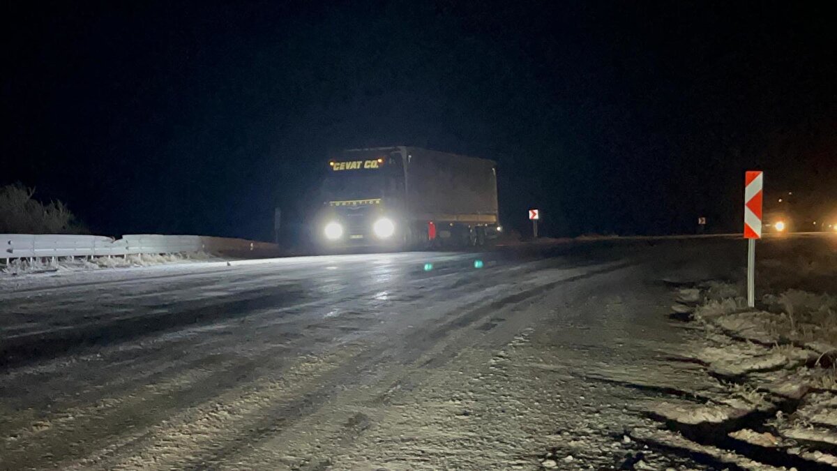 Sürücüler yolda ilerlemekte güçlük çekti.