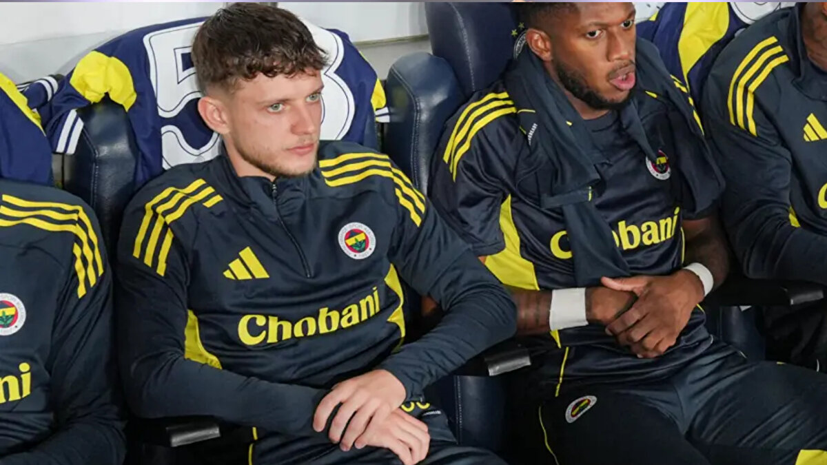 SZYMANSKİ KENARDA KALDI <br><br>Jose Mourinho'nun ayrılışı sonrası Szymanski'nin gözden düştüğünü belirten Nalepa, konuşmasına "Genel olarak Szymanski'nin Türkiye ligi standartlarına göre çok iyi bir oyuncu olduğunu düşünüyorum ancak şu an kulüpte biraz sıkıntılı. Mourinho onu seviyor ve destekliyordu ancak Türkler, Mourinho gibi düşünmüyordu. O ayrıldığından beri biraz kenarda kaldı" şeklinde başladı.