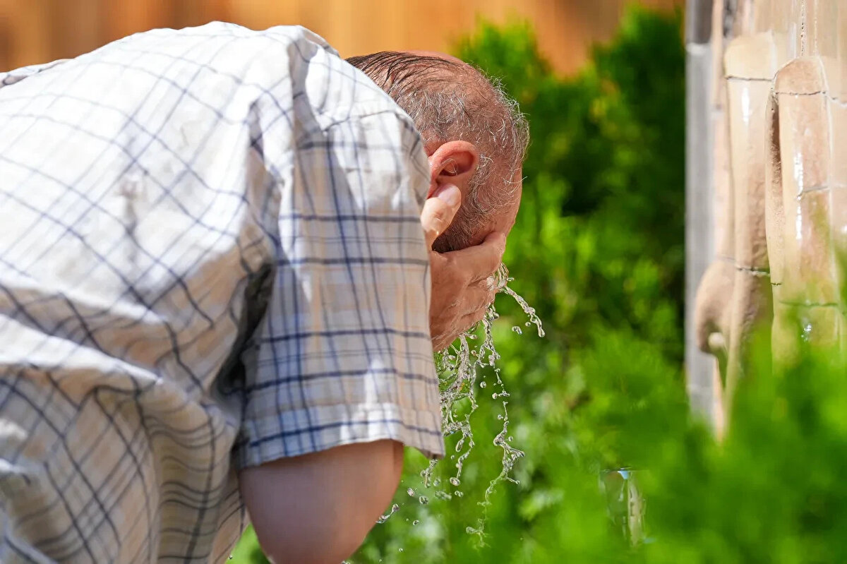Sabah ve gece saatlerinde Marmara'nın güney ve batısı, Kuzey Ege, İç Anadolu'nun kuzeydoğusu, Karadeniz'in iç kesimleri ile Doğu Anadolu'nun kuzey ve doğusunda pus ve yer yer sis bekleniyor.