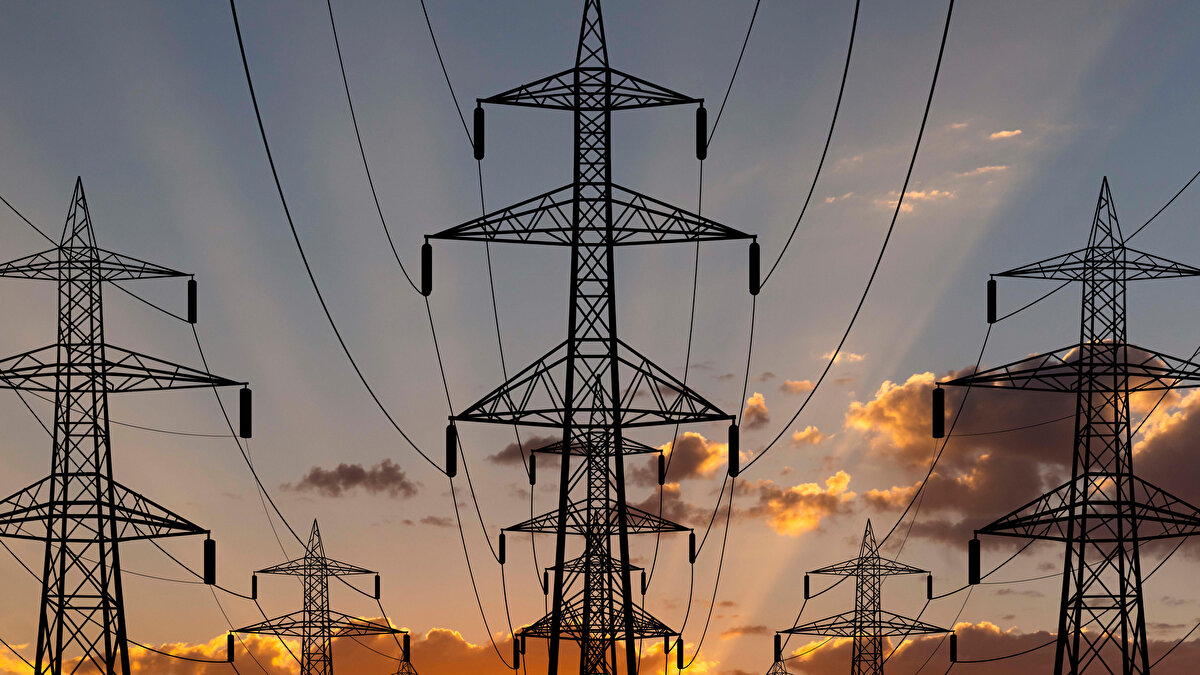 Kesintilerden Anadolu Yakası'nda geniş bir bölge etkilenecek. Vatandaşlara, üç gün boyunca sürecek planlı kesinti saatlerine dikkat etmeleri ve olası mağduriyetlere karşı önlem almaları ve tedbirli olmaları çağrısı yapıldı. Hangi mahalle ve sokakların ne zaman elektriksiz kalacağını öğrenmek isteyenler için AYEDAŞ, 30 Ekim – 1 Kasım tarihlerine ait ilçe ilçe ve mahalle bazında detaylı kesinti listesini resmî internet sitesi üzerinden yayımladı. İşte bu üç günlük dönemde elektrik kesintisi uygulanacak ilçe ve mahallelerin listesi...