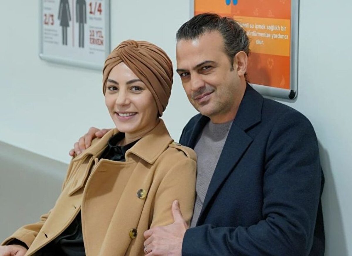 Erdoğan, “Annemden bile onun için borç aldım. Kumar oynuyordu. O gün vedalaşmak için geldi, birlikte içki içtik. Ben sızınca hesabımdaki parayı rızam olmadan kendi hesabına aktarmış, telefonumu da alıp gitmiş” dedi.