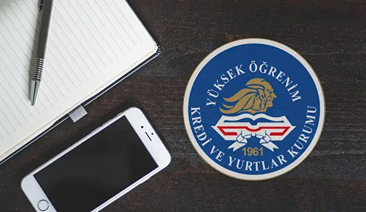 GSB KYK BURS SONUÇLARI NE ZAMAN AÇIKLANIR?<br><br>KYK burs ve kredi başvuru sonuçlarının açıklanacağı net tarih henüz belli olmadı. Gözler GSB'den gelecek "son dakika" açıklamasına çevrilmiş durumda.<br><br>Başvuru süreci, öğrencilerin beyan ettiği ekonomik, sosyal ve başarı durumuna göre titiz bir değerlendirmeden geçiyor. Öğrencilerin başvuru formunda verdiği bilgilerin doğruluğu, birçok farklı kamu kurum ve kuruluşu (Gelir İdaresi, SGK, Tapu ve Kadastro vb.) aracılığıyla teyit ediliyor. Bu teyit ve değerlendirme sürecinin tamamlanması, sonuçların ilanı için bekleniyor.<br><br>Değerlendirme sonunda durumu mevzuata uygun olan öğrencilere burs ya da öğrenim kredisi tahsis edilecek.