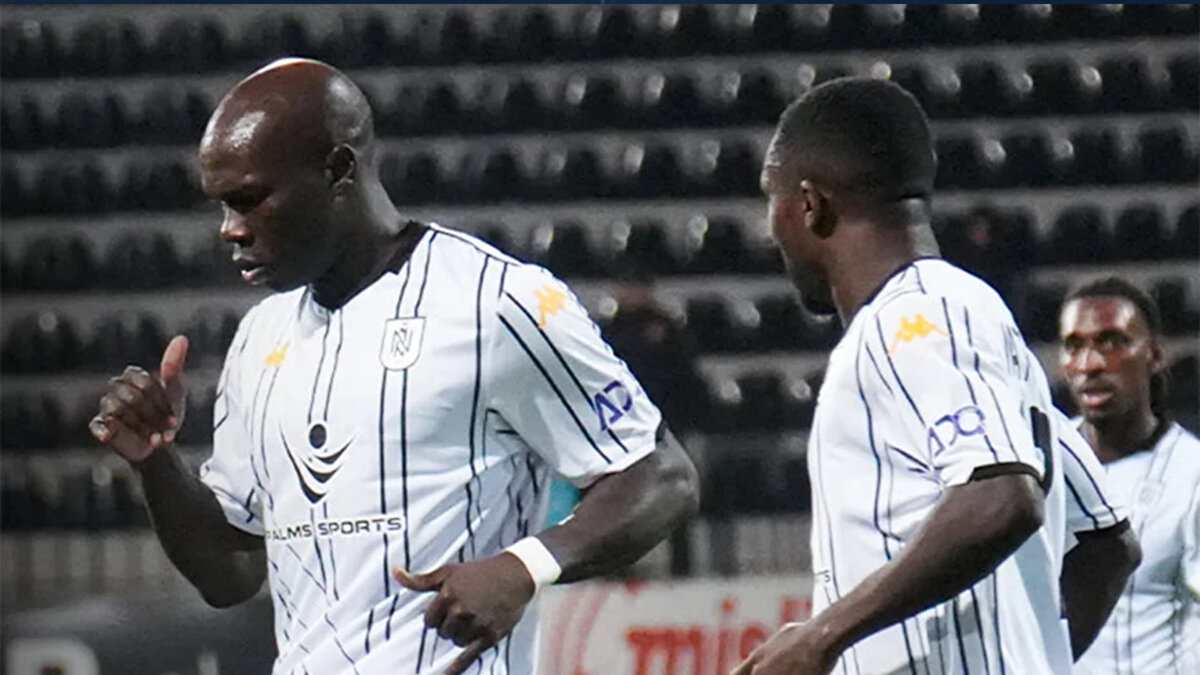 Tecrübeli forvet, Neftçi Bakü'nün 6-2 kazandığı maçta takımına 2 gollük katkı verdi.