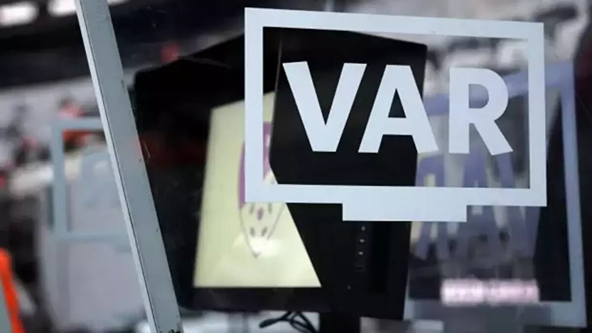 Kurulun, hatalı gösterilen ikinci sarı kartlara VAR'ın müdahale edebilmesi için bir değişiklik yapmak istiyor.<br><br>