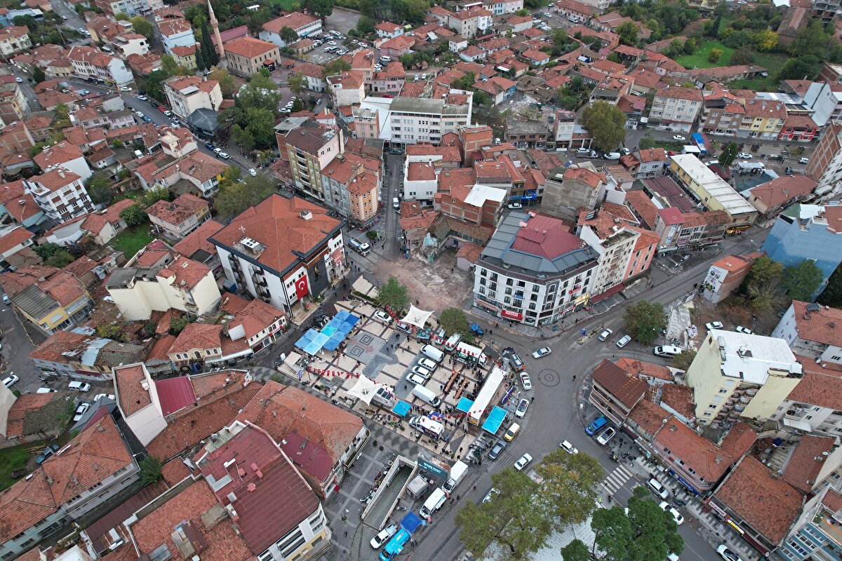 Sözbilir, çalışmalar kapsamında kırsal Yaylacık, Emendere, Aktaş ve Sinandede mahalleleri arasındaki dağlık alanda, diri fay haritası üzerinde görülmeyen yeni fay hatları tespit ettiklerini anlattı.<br><br>Sözbilir, çalışmalar kapsamında kırsal Yaylacık, Emendere, Aktaş ve Sinandede mahalleleri arasındaki dağlık alanda, diri fay haritası üzerinde görülmeyen yeni fay hatları tespit ettiklerini anlattı.<br><br>