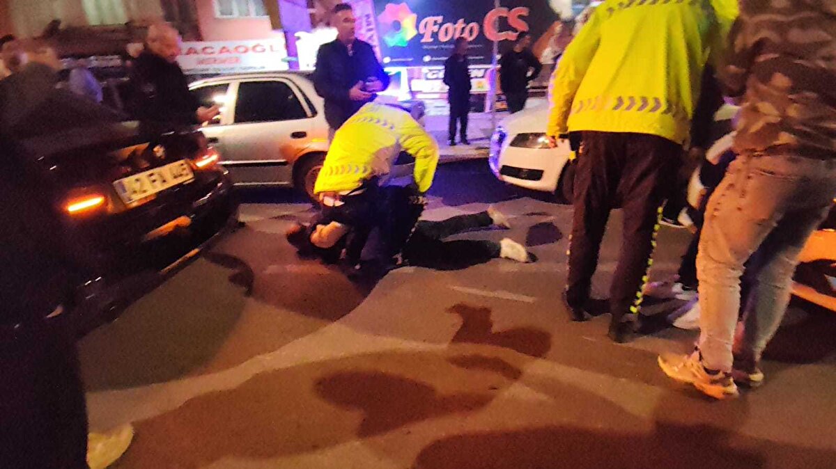 Olay, saat 20.30 sıralarında Kılıçaslan Mahallesi Kurtuluş kavşağında meydana geldi. Serkan S. yönetimindeki 68 ACL398 plakalı hafif ticari araç, Ümmet Eğritaş (33) yöntemindeki 40 DL 670 plakalı otomobile arkadan çarptı.