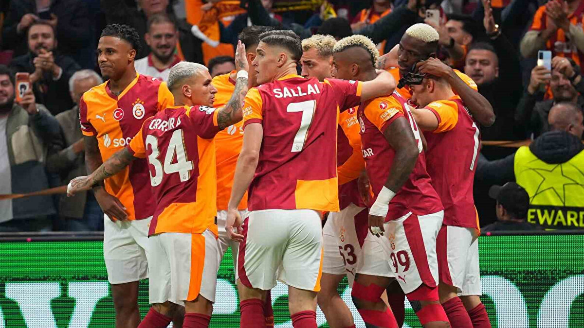 İLKAY SAKAT, DAVİNSON CEZALI<br><br>Galatasaray’da iki önemli bu maçta forma giyemeyecek. İlkay Gündoğan sakatlığı sebebiyle forma giyemezken, Davinson Sanchez ise sarı kart cezalısı. <br>