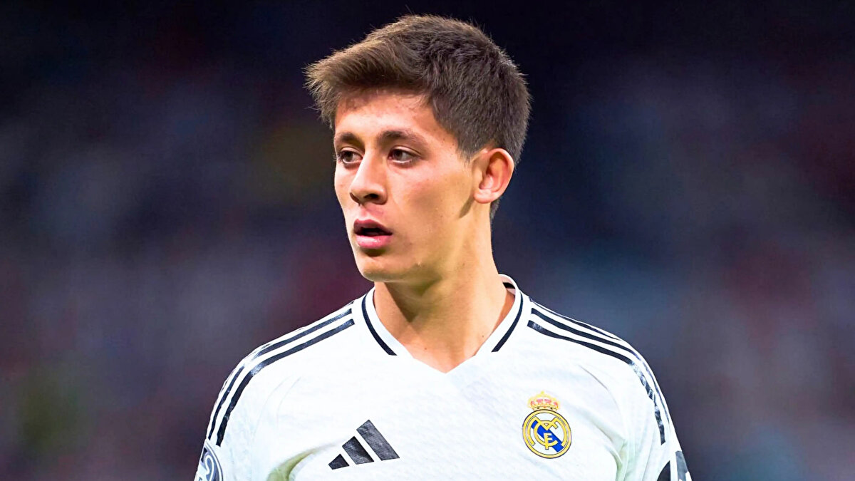 Real Madrid forması giyen milli futbolcu Arda Güler, bu sezon gösterdiği performansla herkesten büyük bir takdir topladı.