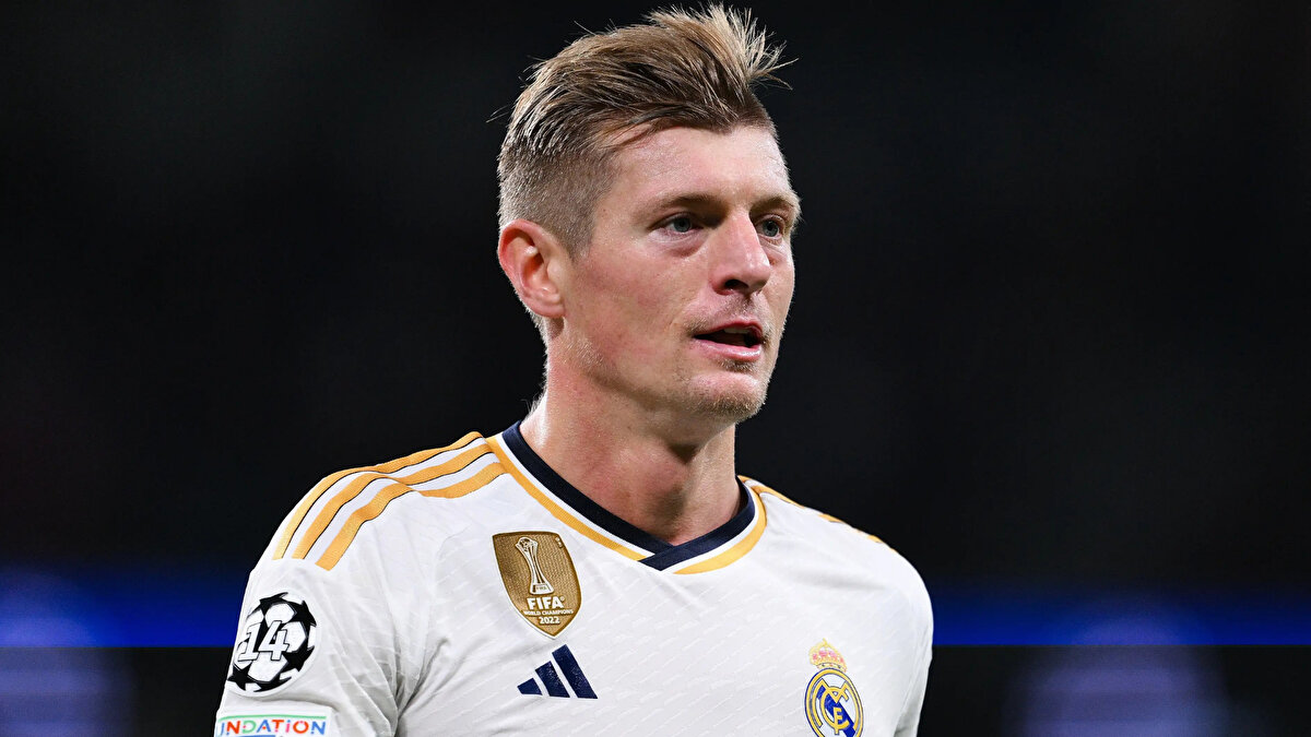 TONI KROOS'TAN BÜYÜK ÖVGÜ<br><br>El Clasico öncesi Guti'nin övdüğü milli futbolcu için bu kez Real Madrid'in bir başka efsanesi Toni Kroos övgü dolu sözler kullandı.