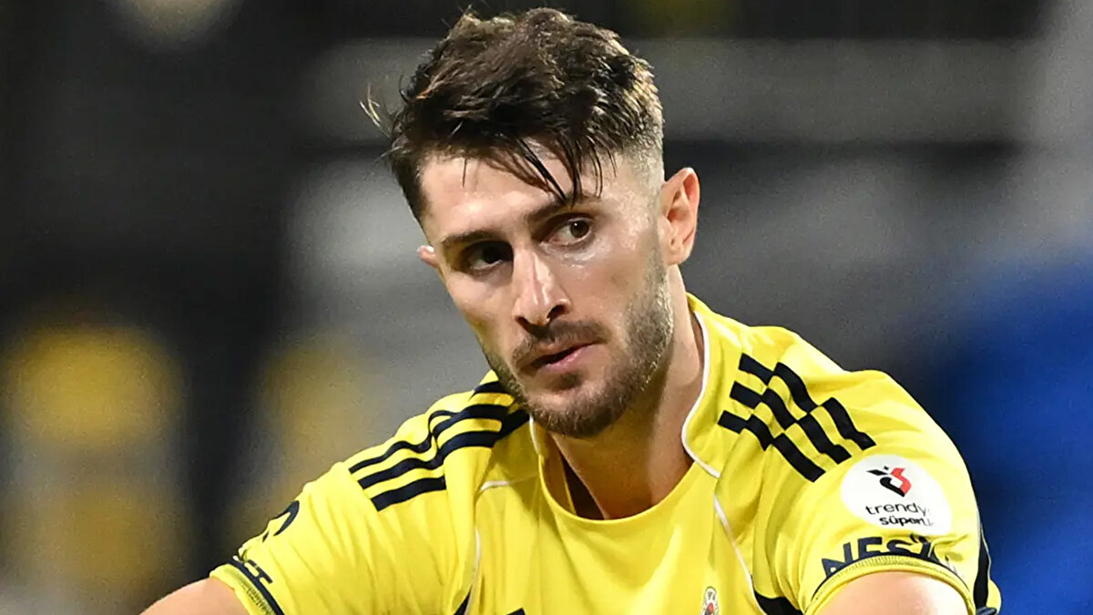 FERDİ'NİN TAKIM ARKADAŞI OLABİLİR<br><br>2 sezon önce Ferdi Kadıoğlu’nu transfer eden İngiliz ekibi, İsmail’in performansından etkilenerek oyuncuyu takibe aldı.