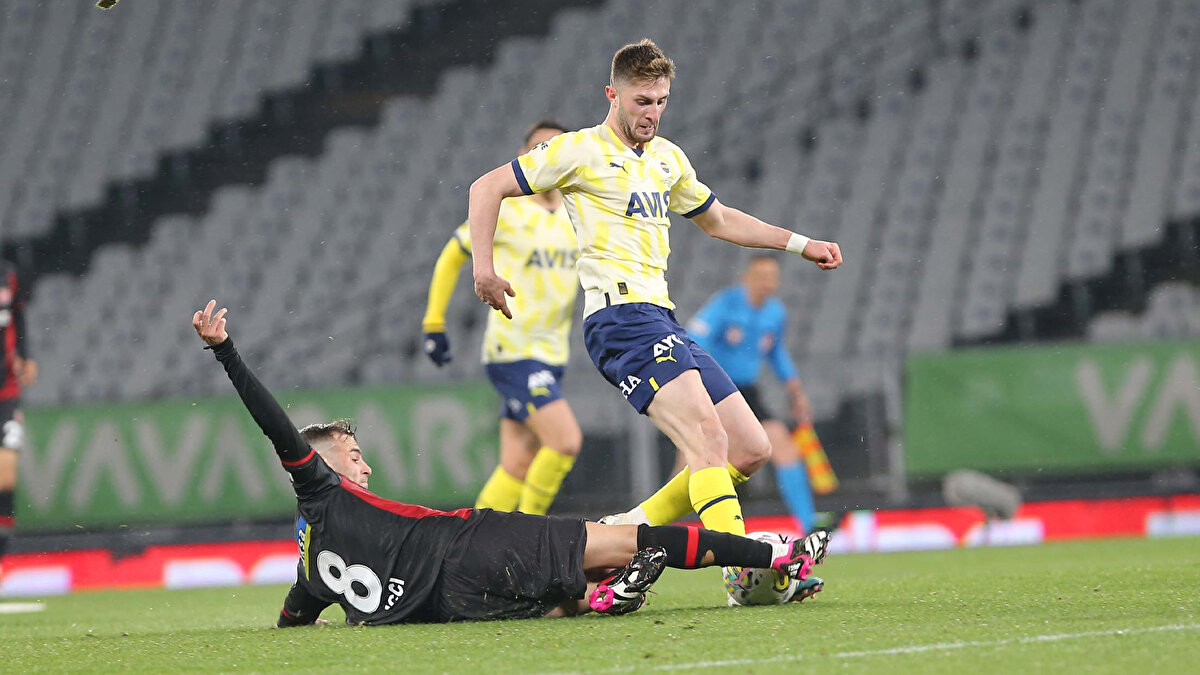 PREMİER LİG EKİBİ ONU İZLİYOR<br><br>İngiliz medyasında çıkan bazı haberlere göre; Premier Lig ekibi Brighton, İsmail Yüksek’i yakından izliyor. <br>