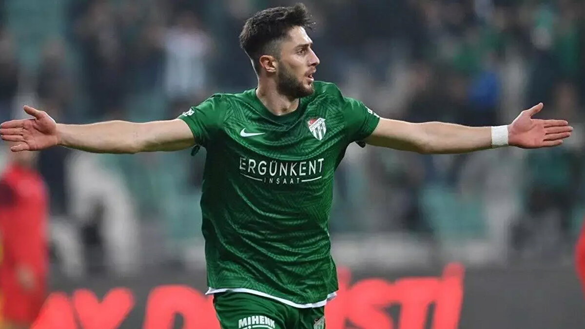 İsmail Yüksek, 2020 yılında Gölcükspor’dan 65 bin euro bedelle Fenerbahçe’ye imza atmıştı.